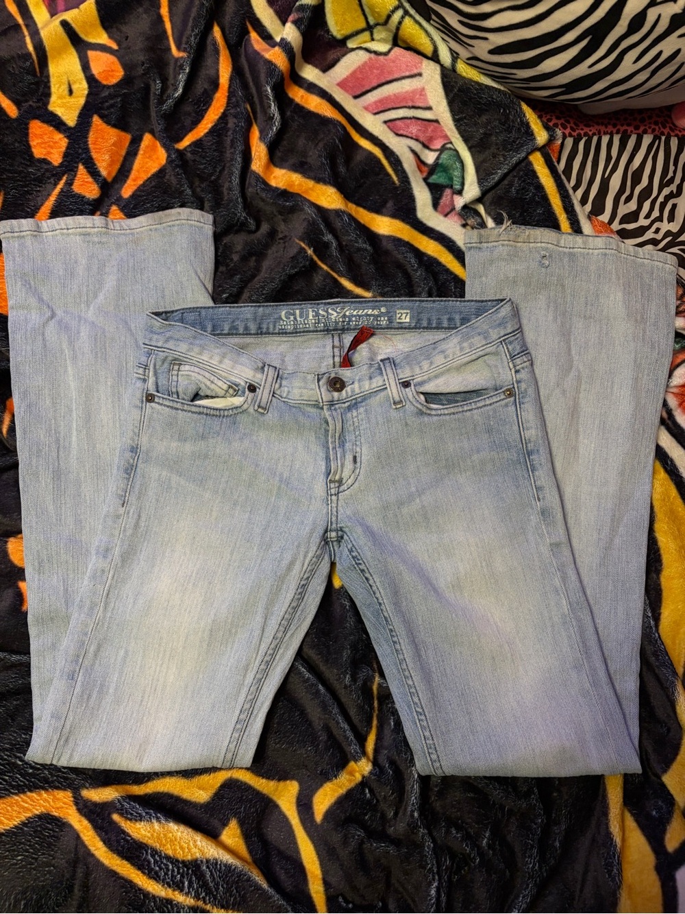 Vintage Guess Light Wash Women's Jeans - Classic Back Pocket Detail low-rise